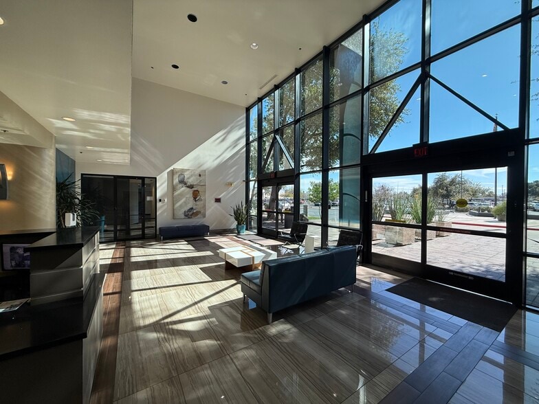 333 E Wetmore Rd, Tucson, AZ for lease - Lobby - Image 3 of 4