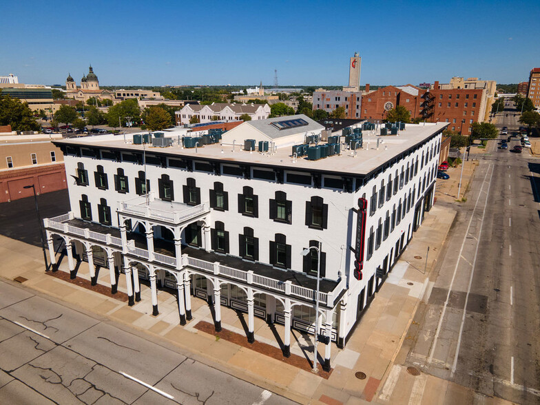 300-306 N Main St, Wichita, KS for lease - Building Photo - Image 1 of 9