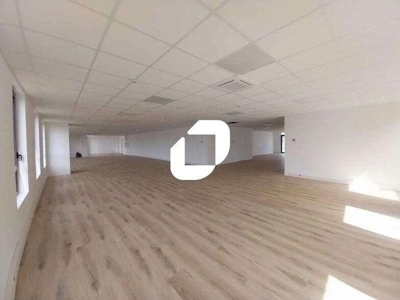 Office in Montpellier for lease - Building Photo - Image 2 of 14