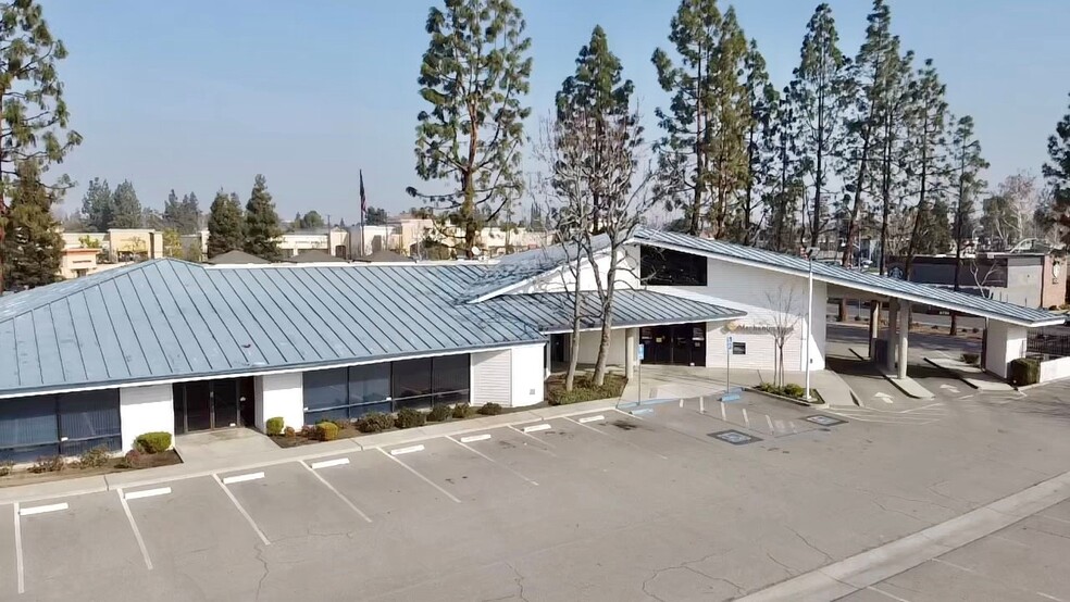 5151 Stockdale Hwy, Bakersfield, CA for lease - Building Photo - Image 2 of 11