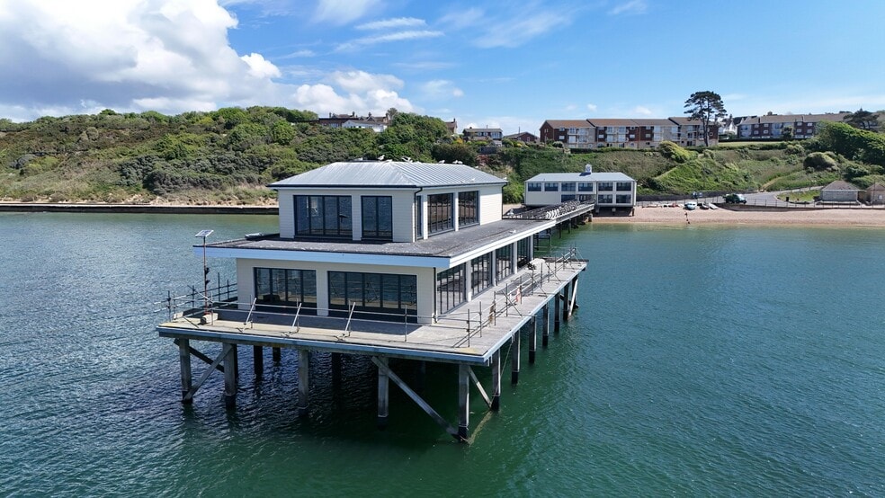 Totland Pier, Totland Bay for sale - Building Photo - Image 3 of 15