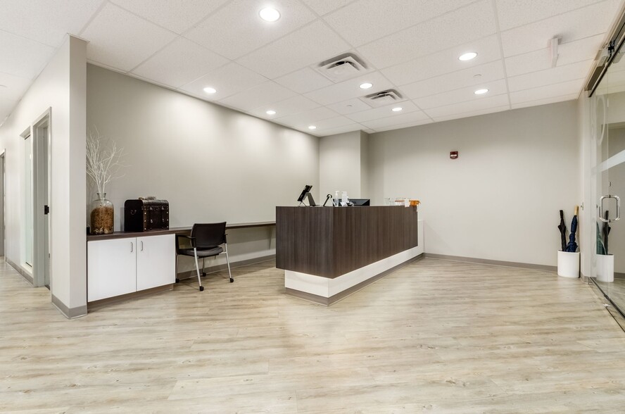 1 E Campus View Blvd, Columbus, OH for lease - Interior Photo - Image 3 of 17