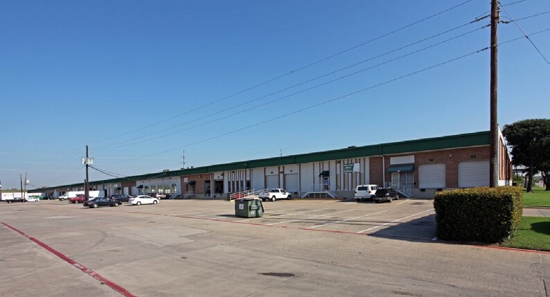 151 Regal Row, Dallas, TX for lease - Building Photo - Image 3 of 15