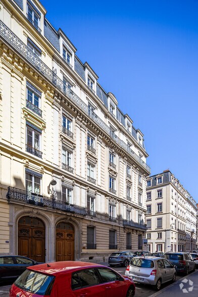 Office in Lyon for lease - Building Photo - Image 3 of 3