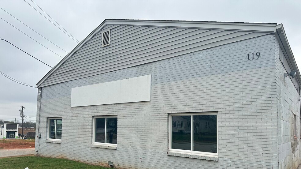 119 Rutherford Rd, Greenville, SC 29609