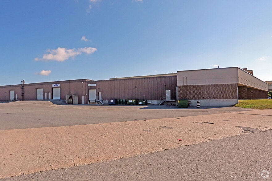 133 Dalton Ave, Kingston, ON for lease - Building Photo - Image 3 of 5