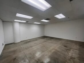 846-860 S Los Angeles St, Los Angeles, CA for lease Interior Photo- Image 2 of 4