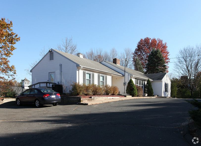 40 W Avon Rd, Avon, CT for lease - Primary Photo - Image 1 of 25