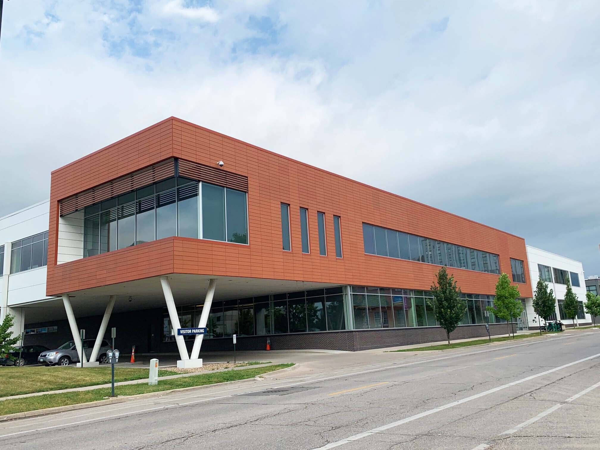 601 3rd St SE, Cedar Rapids, IA for lease Building Photo- Image 1 of 9