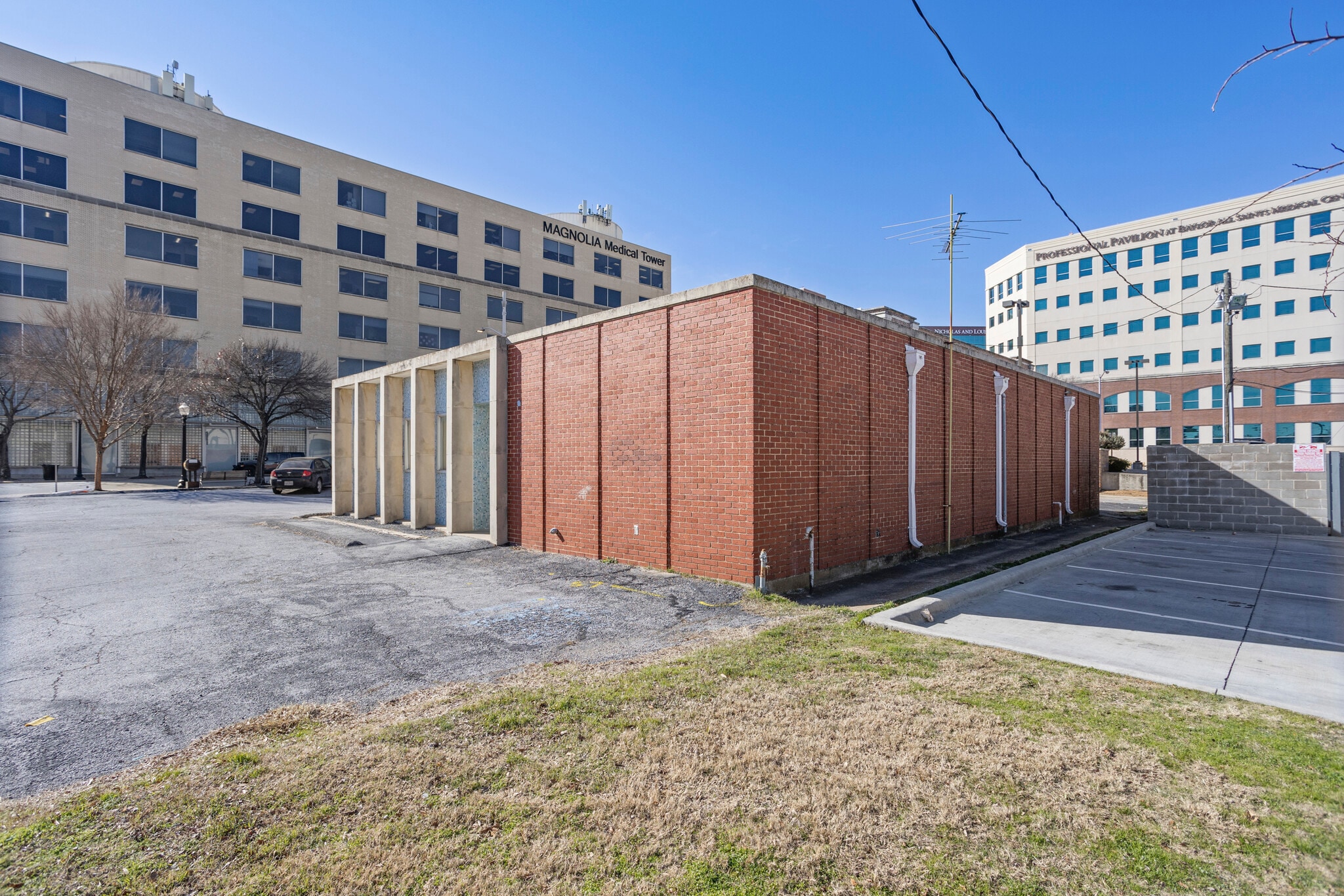 1550 W Magnolia Ave, Fort Worth, TX for lease Building Photo- Image 1 of 7