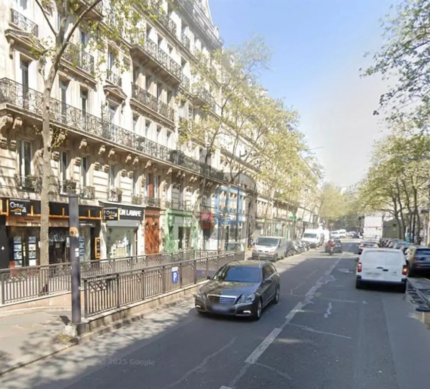 Retail in Paris for lease Building Photo- Image 1 of 4
