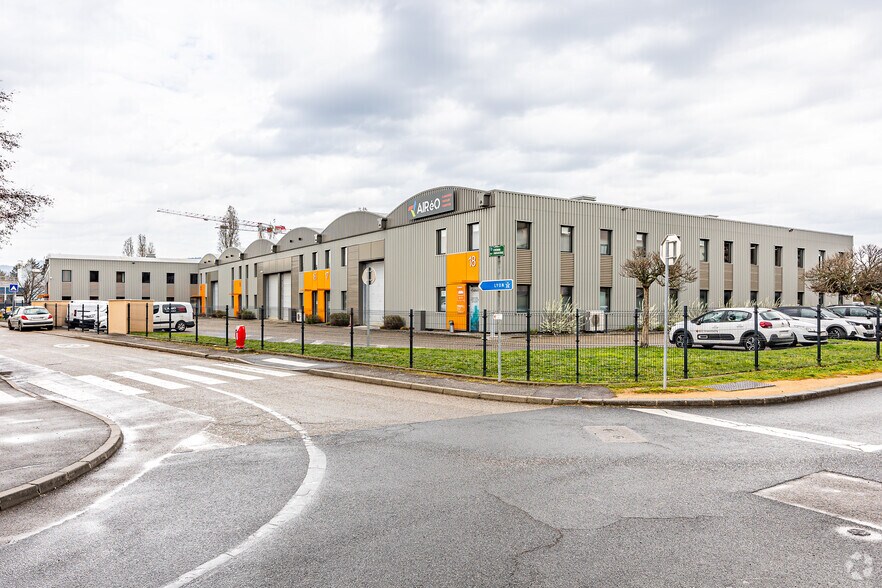 Flex in Dardilly for lease - Building Photo - Image 2 of 3