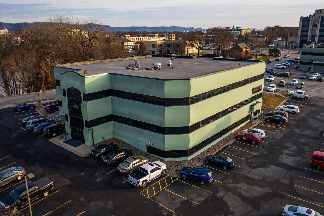 700 N 3rd St, La Crosse, WI for lease Building Photo- Image 1 of 12