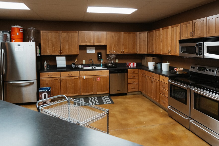 1601 Galbraith Ave SE, Grand Rapids, MI for sale - Interior Photo - Image 3 of 12