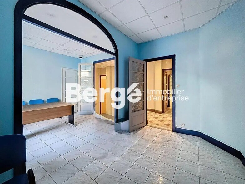 Office in Nice for lease - Interior Photo - Image 2 of 10