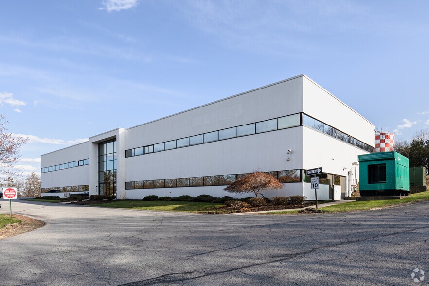 15 Governor Dr, Newburgh, NY for sale - Building Photo - Image 1 of 1