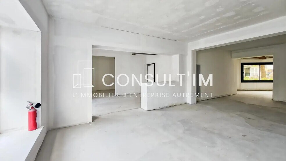 Retail in Sceaux for lease - Building Photo - Image 3 of 8