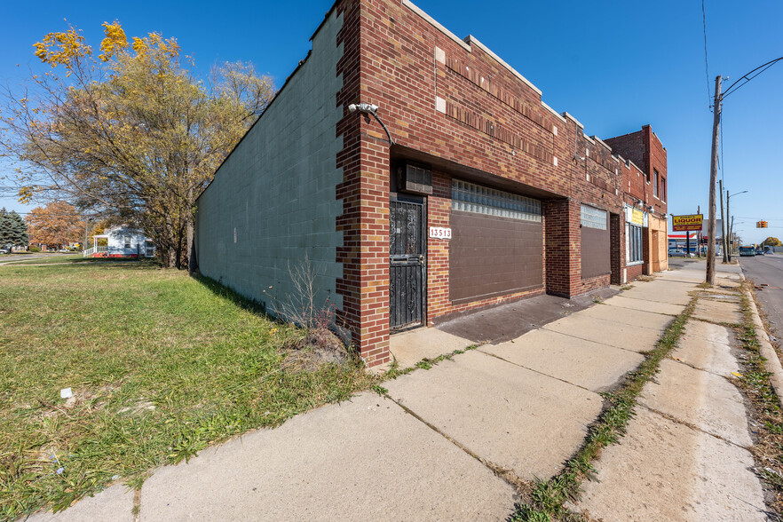 13513 E 7 Mile Rd, Detroit, MI for sale - Building Photo - Image 1 of 1