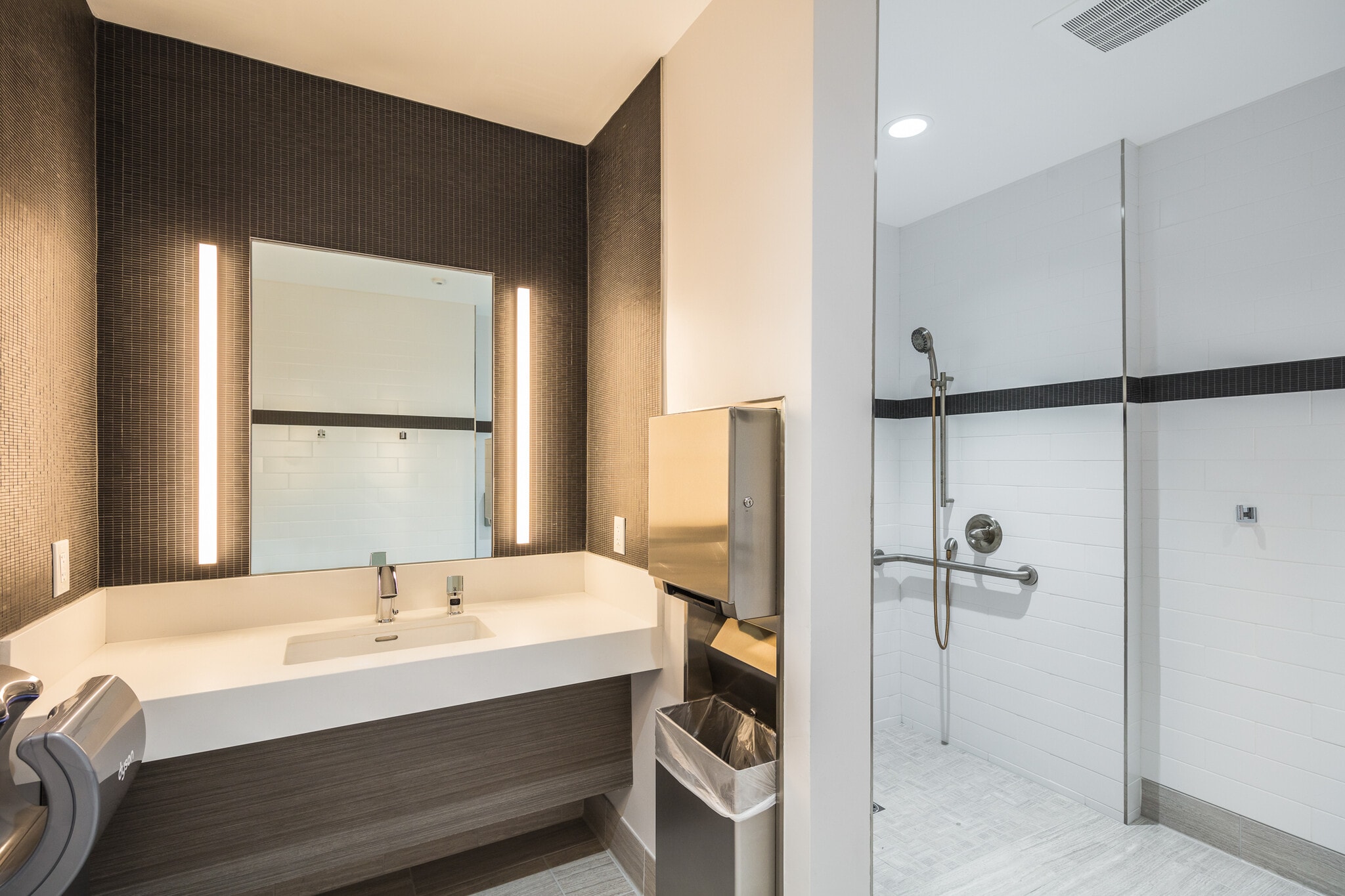 1975 W El Camino Real, Mountain View, CA for lease Interior Photo- Image 1 of 14