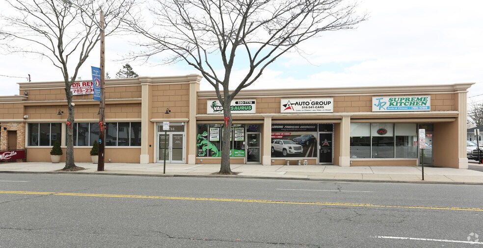 738-744 N Broadway, Massapequa, NY for sale - Primary Photo - Image 1 of 1