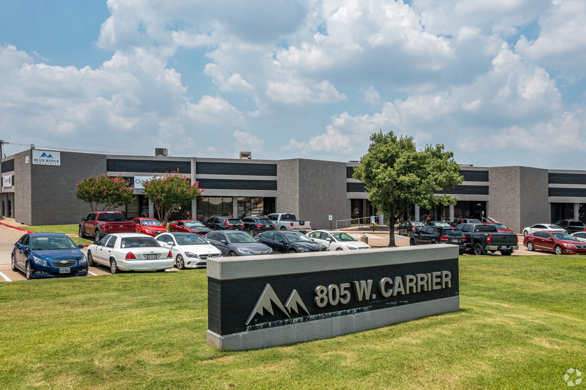 805 W Carrier Pky, Grand Prairie, TX for lease Building Photo- Image 1 of 8