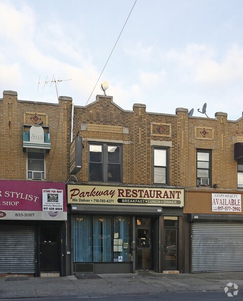 7504 13th Ave, Brooklyn, NY for lease - Primary Photo - Image 1 of 6