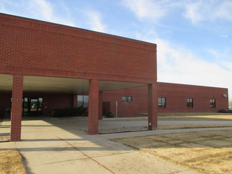 1721 Burlington Dr, Bismarck, ND for lease - Building Photo - Image 2 of 4