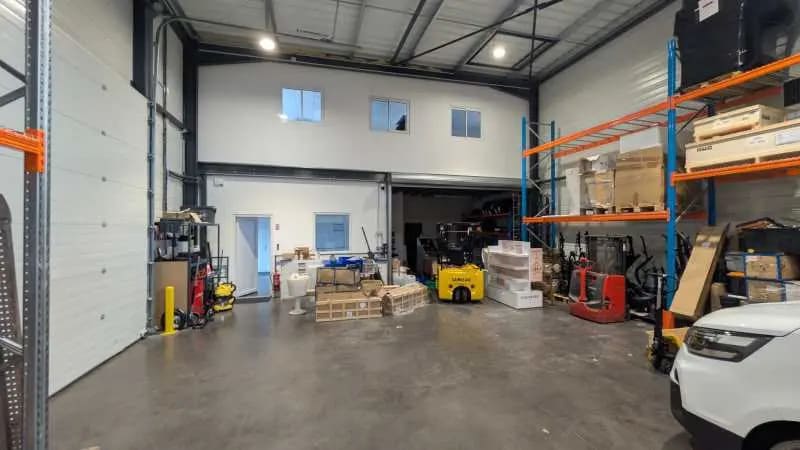 Office in Colombier-Saugnieu for lease Interior Photo- Image 1 of 14