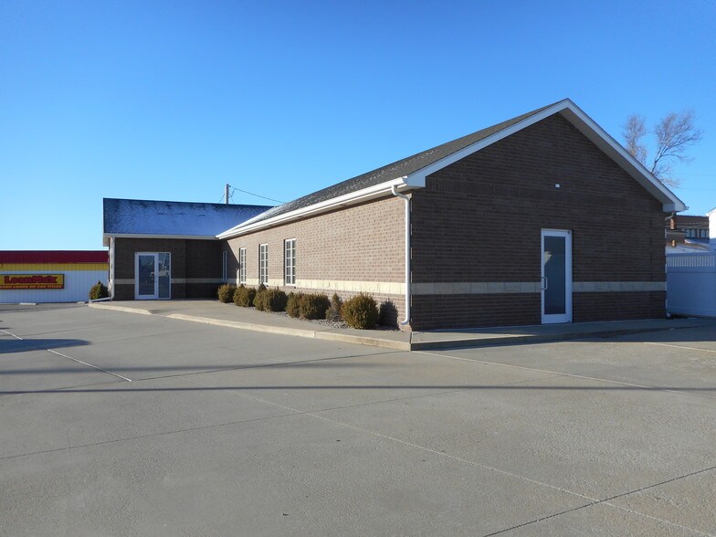 1905 Vine St, Hays, KS for sale - Primary Photo - Image 1 of 29