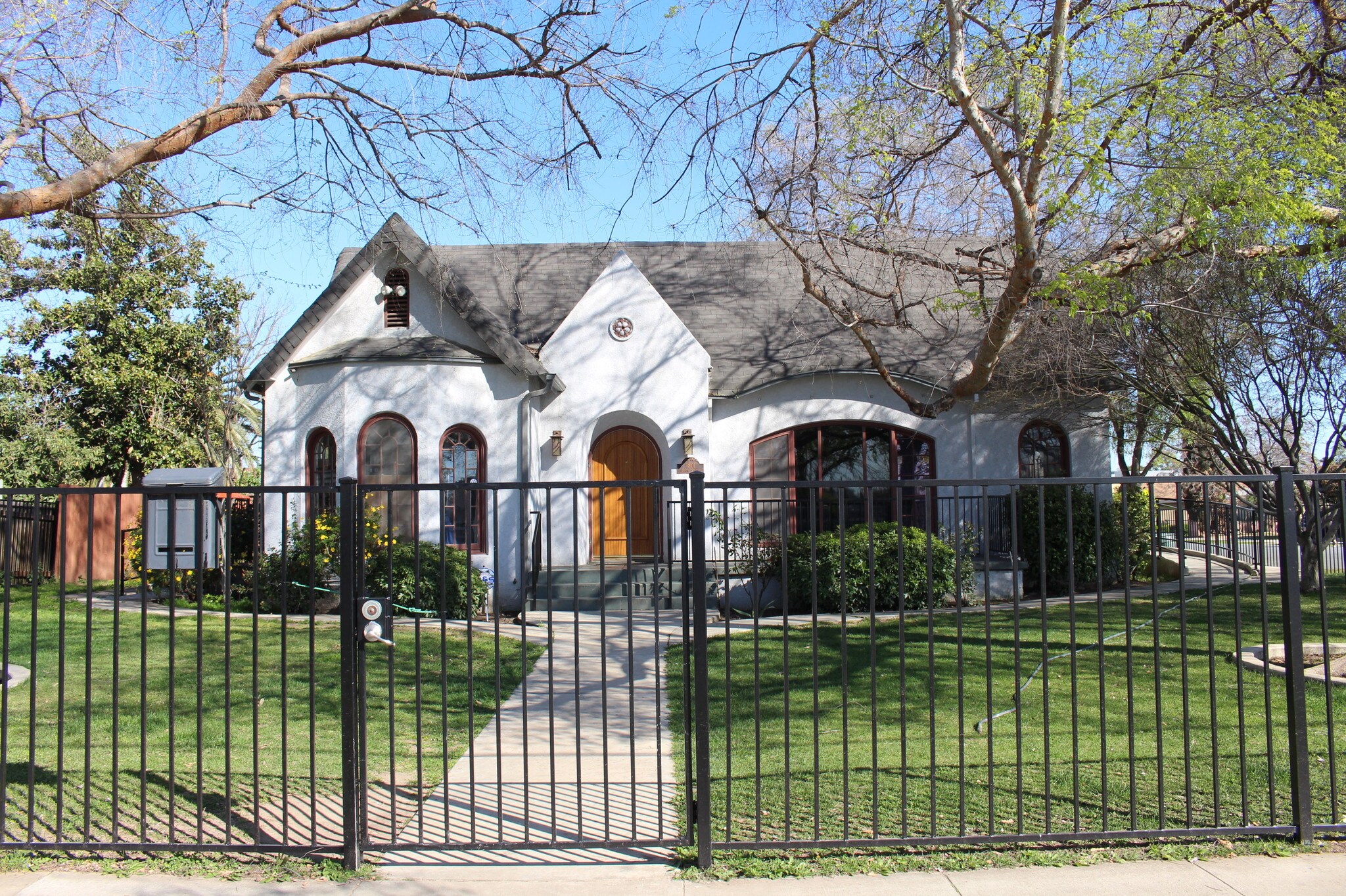 1801 Baker St, Bakersfield, CA for sale Primary Photo- Image 1 of 1
