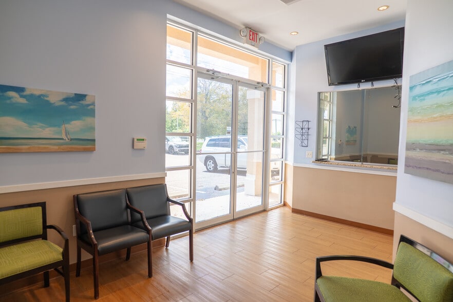 2439 Country Place Blvd, Trinity, FL for lease - Building Photo - Image 2 of 18