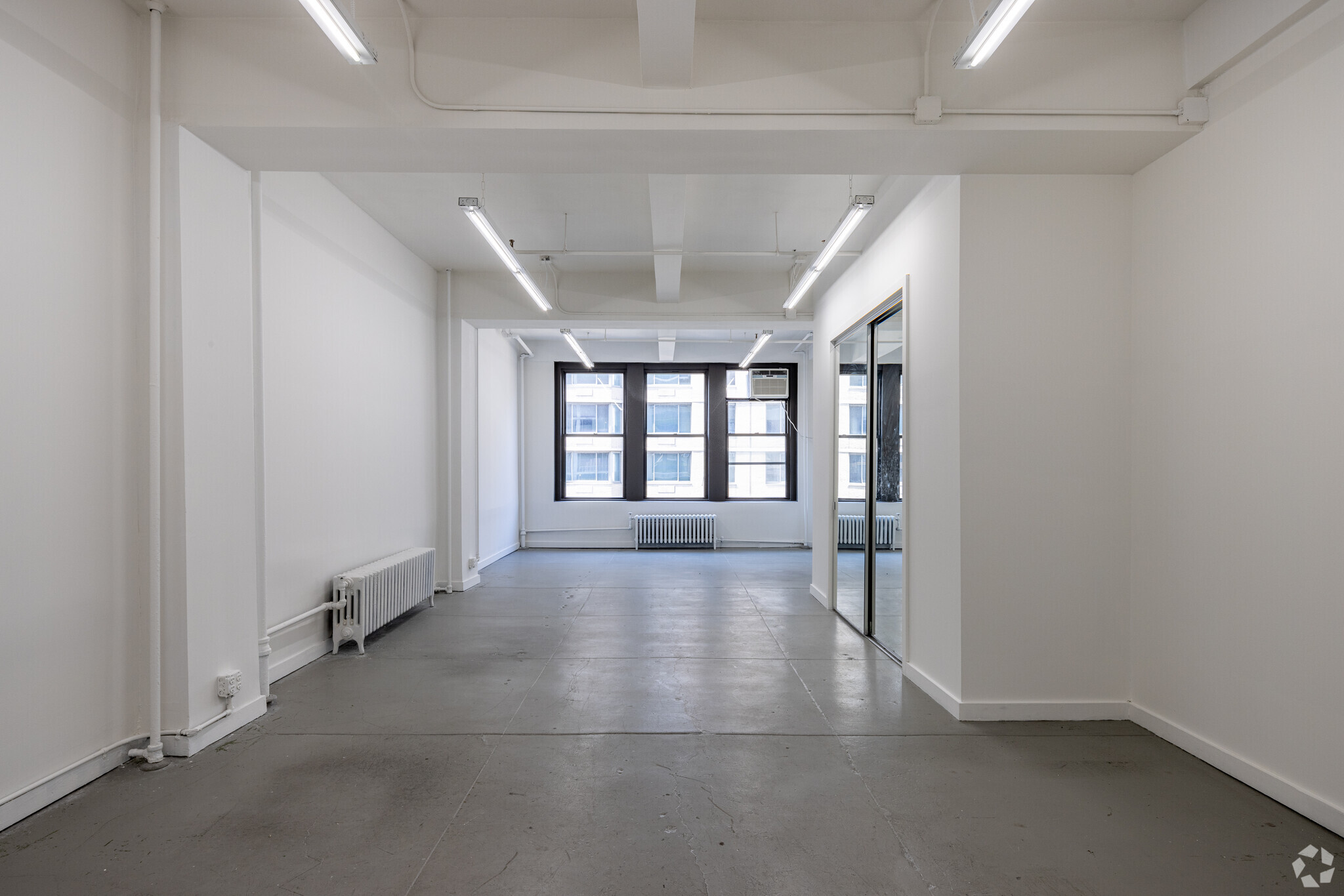 325 W 38th St, New York, NY for lease Interior Photo- Image 1 of 2