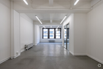 325 W 38th St, New York, NY for lease Interior Photo- Image 1 of 2