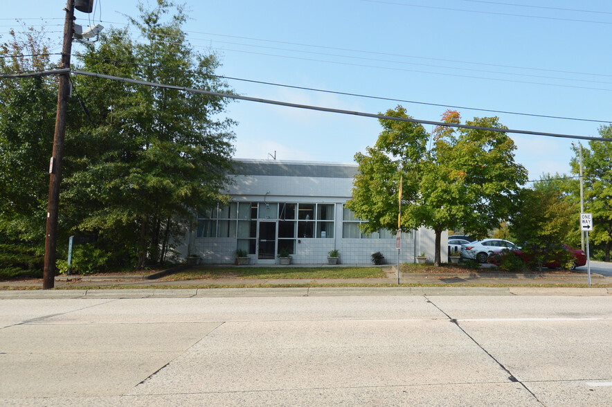 726 N Cherry St, Winston-Salem, NC for lease - Building Photo - Image 1 of 6