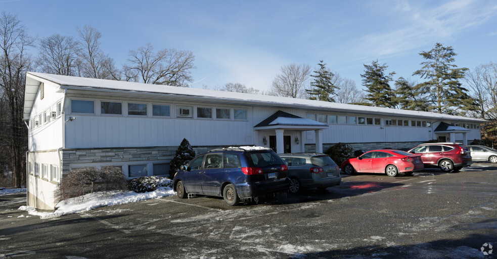 300 Federal Rd, Brookfield, CT for sale - Building Photo - Image 1 of 1