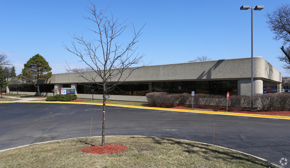 860 E Algonquin Rd, Schaumburg, IL for sale - Building Photo - Image 3 of 11