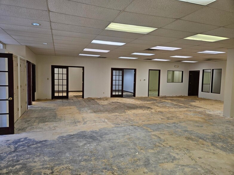 3021-3035 N 93rd St, Omaha, NE for lease - Interior Photo - Image 2 of 3