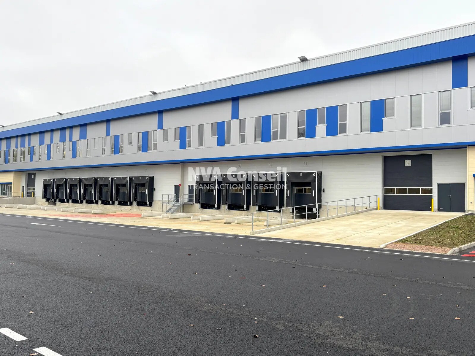 Industrial in Éragny for lease Building Photo- Image 1 of 15