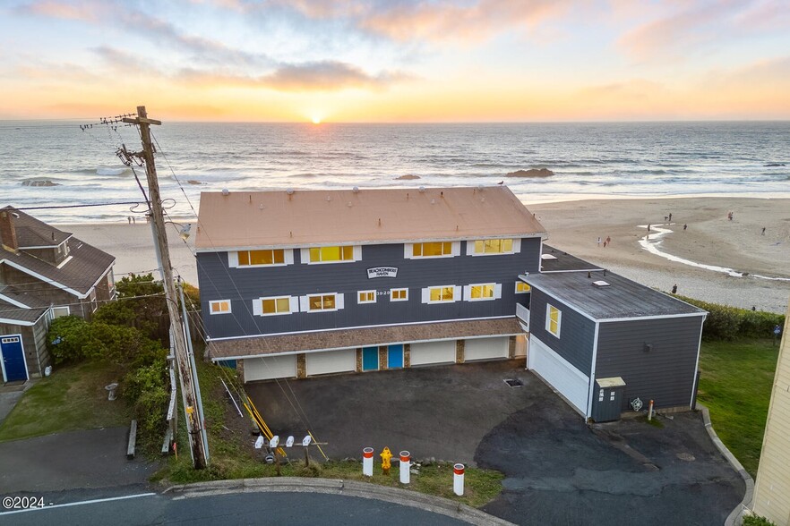 3929 NW Jetty Ave, Lincoln City, OR for sale - Building Photo - Image 1 of 32