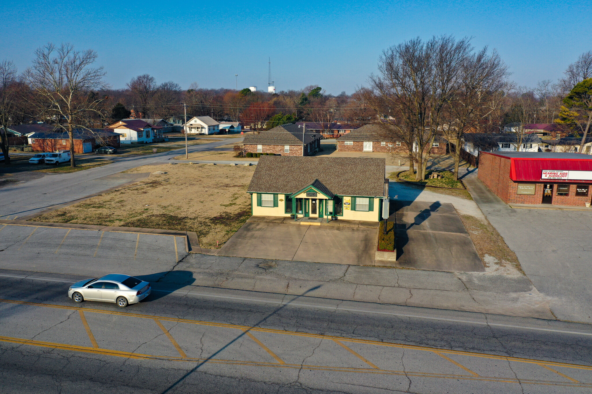 718 S Main St, Grove, OK for sale Primary Photo- Image 1 of 1