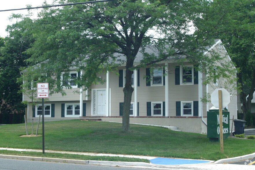 555 Lakehurst Rd, Toms River, NJ 08755