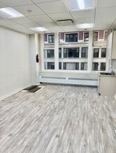 5 S Wabash Ave, Chicago, IL for lease Interior Photo- Image 1 of 4