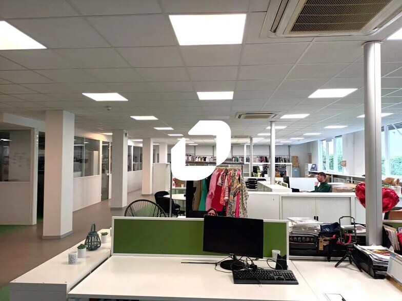 Flex in Marcq-en-Baroeul for lease - Interior Photo - Image 2 of 7