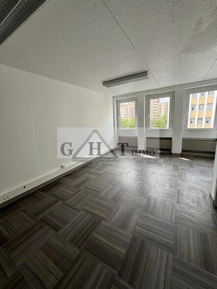 Office in Ivry-sur-Seine for lease - Interior Photo - Image 1 of 4