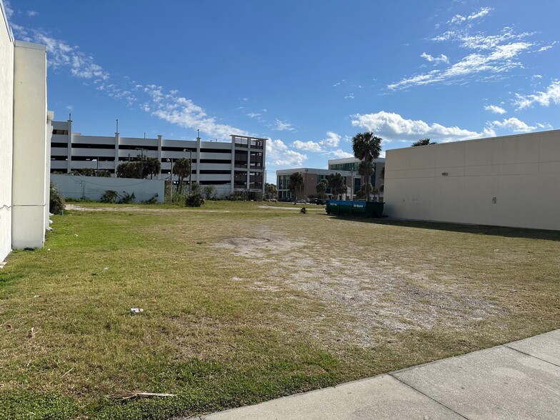 537 N Atlantic & 600 Seabreeze Blvd Ave, Daytona Beach, FL for lease - Building Photo - Image 2 of 2