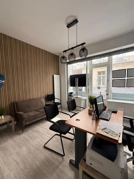 Retail in Paris for lease - Interior Photo - Image 1 of 3