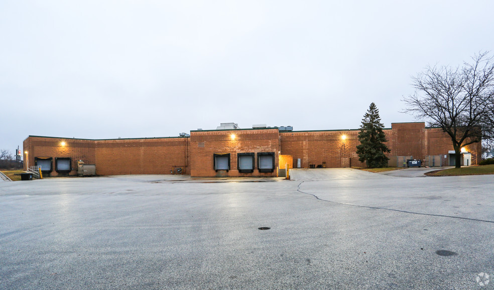 123 W Oklahoma Ave, Milwaukee, WI for lease - Building Photo - Image 2 of 9