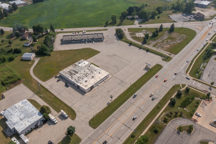 1021 E Commerce Blvd, Slinger, WI for sale - Building Photo - Image 1 of 1