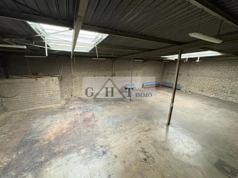 Industrial in Savigny-le-Temple for sale - Interior Photo - Image 1 of 5