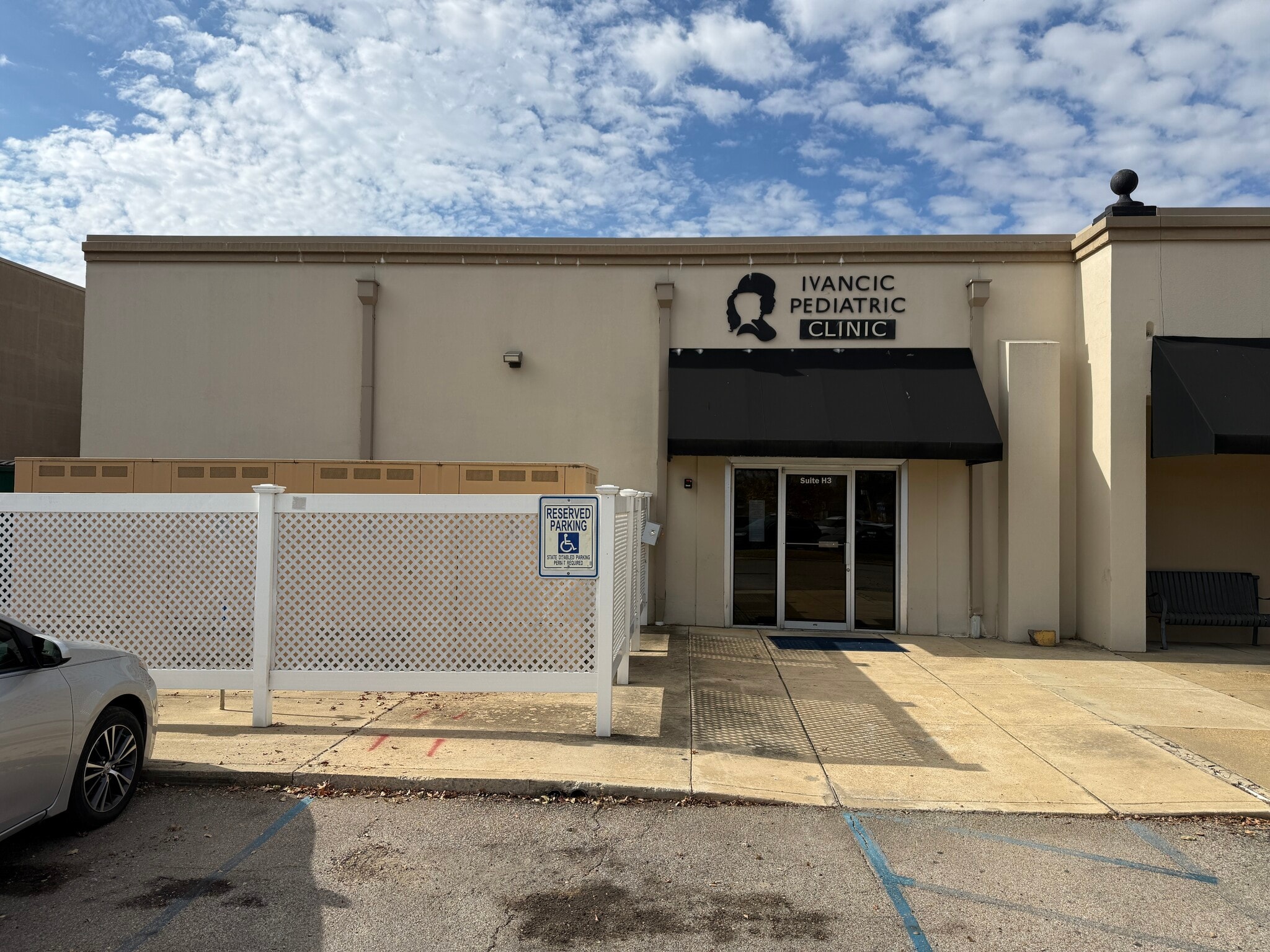 499 Gloster Creek Village, Tupelo, MS for lease Interior Photo- Image 1 of 12